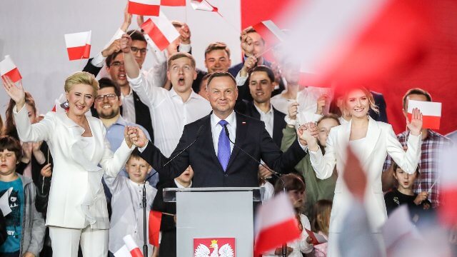 Nationalkonservativa mot seger i polska valet