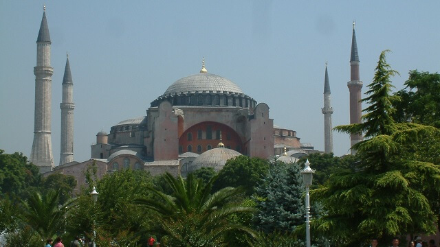 Grekland inför sanktioner mot Turkiet efter att Hagia Sofia blir moské