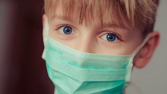 WHO och UNICEF rekommenderar alla över 12 att bära mask