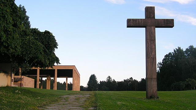 Omfattande kriminalitet på Stockholms kyrkogårdar