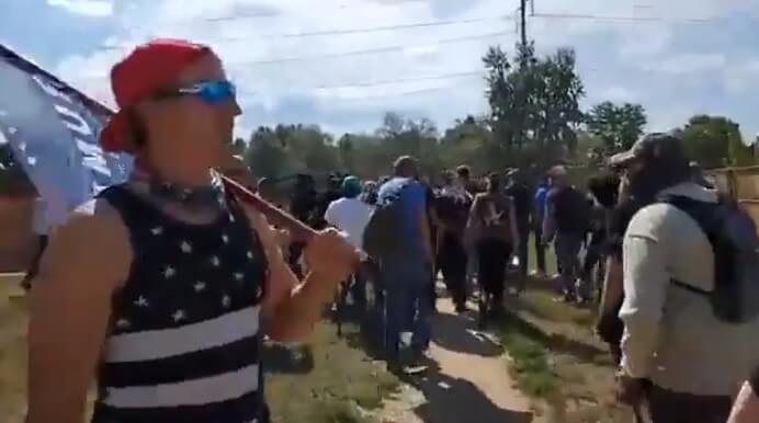 Antifa härjade i kvarter fyllt av krigsveteraner – åkte på stryk