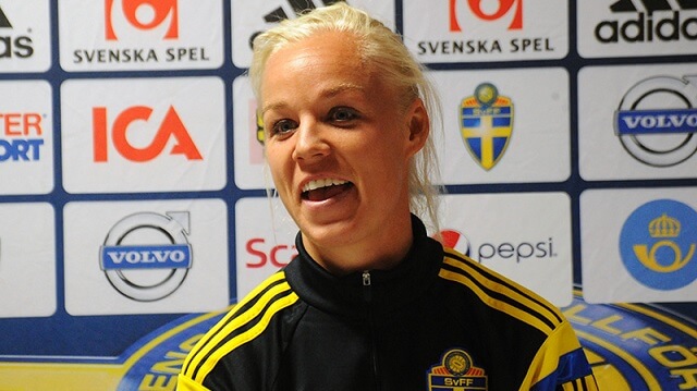 Damlandslaget i fotboll vill ’knäböja mot rasism’