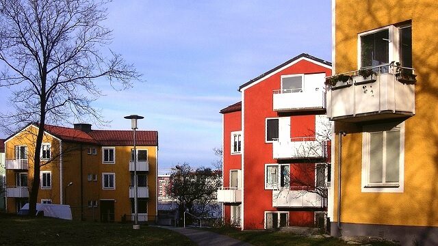 Man utsatt för misstänkt gruppvåldtäkt i lägenhet