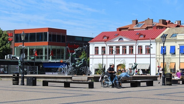 Kommun frångår rutiner – ger gymnasieafghaner fast anställning får att de ska få stanna i landet