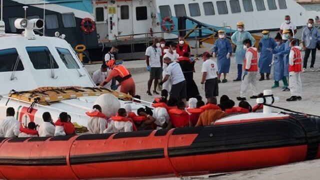 Migrationskaos på italienska Lampedusa: ”Nära bristningsgränsen”