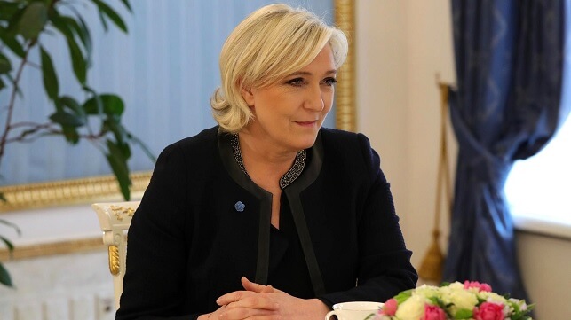 Le Pen lovar utvisa alla kriminella migranter vid en valvinst 2022