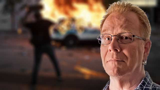 Där man bränner bilar, bränner man snart också människor