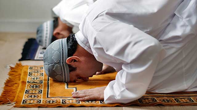 Domstolsbeslut: Anställda har rätt att be till Allah på betald arbetstid