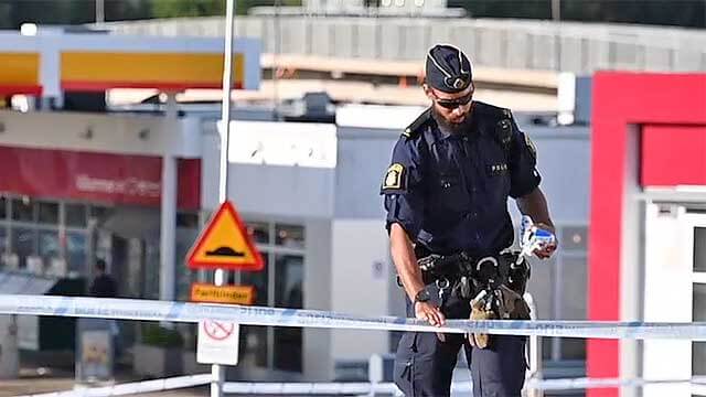 12-årig flicka död i Stockholmsförort – kom i vägen för gängskjutning