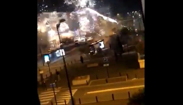 Migranter i samordnad attack mot fransk polisstation