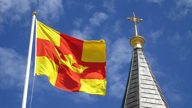 Svenska kyrkan gräver gravar inför annalkande krig