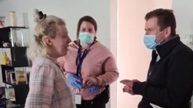 Kvinna protesterade på Facebook mot corona-karantän – arresterades i hemmet