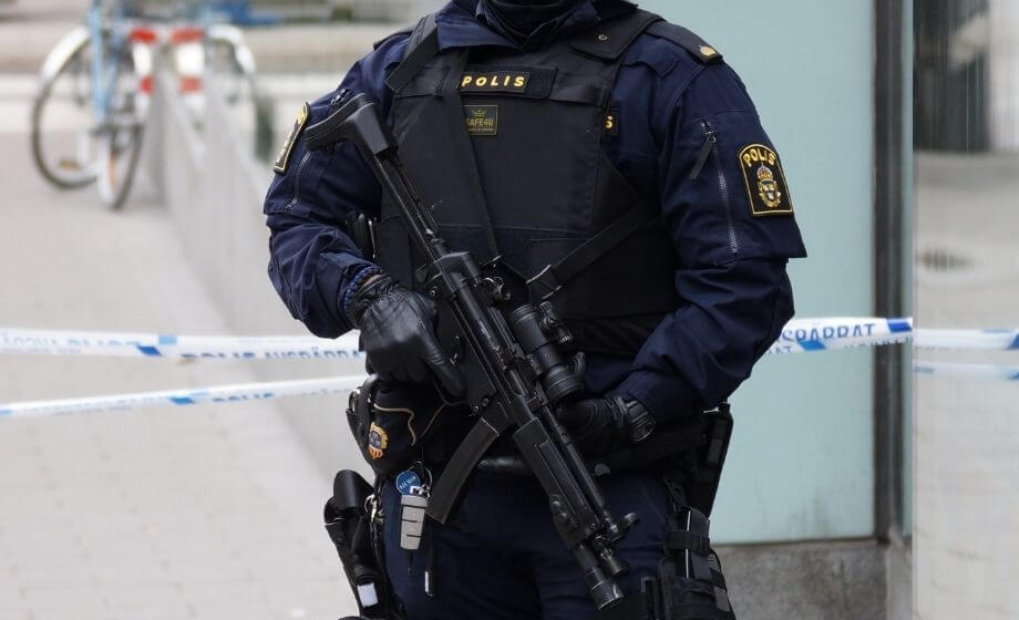Polisen förbereder sig för muslimska terrordåd – förstärker med tung beväpning