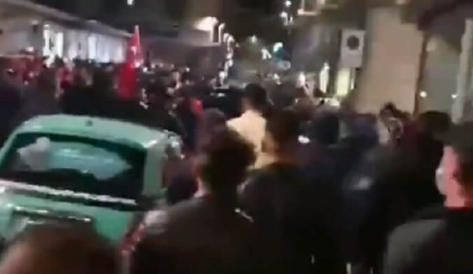 Uppgifter: Frankrike förbjuder turkiska Grå vargarna