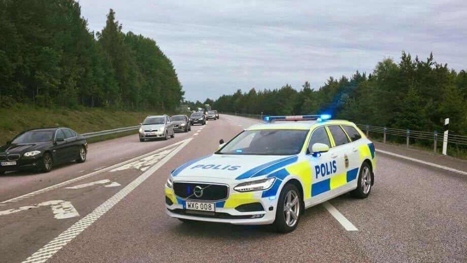 Polisbilar utrustas med fartkamera – läser hastigheter och filmar