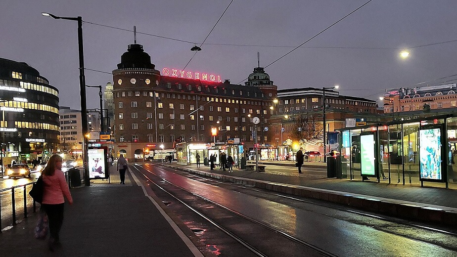 Dubbelt så mycket bidrag till invandrare än infödda