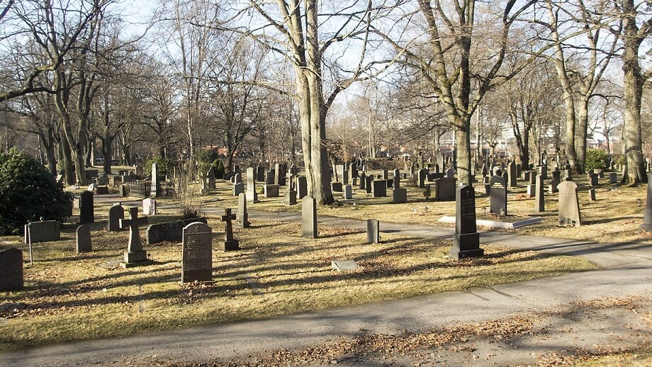 Hundratals gravstenar skändade: ”Ofattbart”