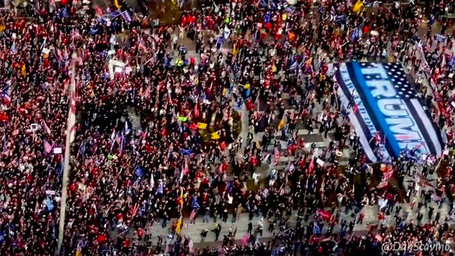 Tiotusentals samlades på Freedom Plaza till stöd för Trump
