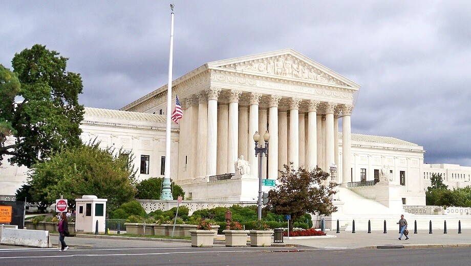 Texas chefsåklagare får stöd av 17 delstater i stämningen till högsta domstolen