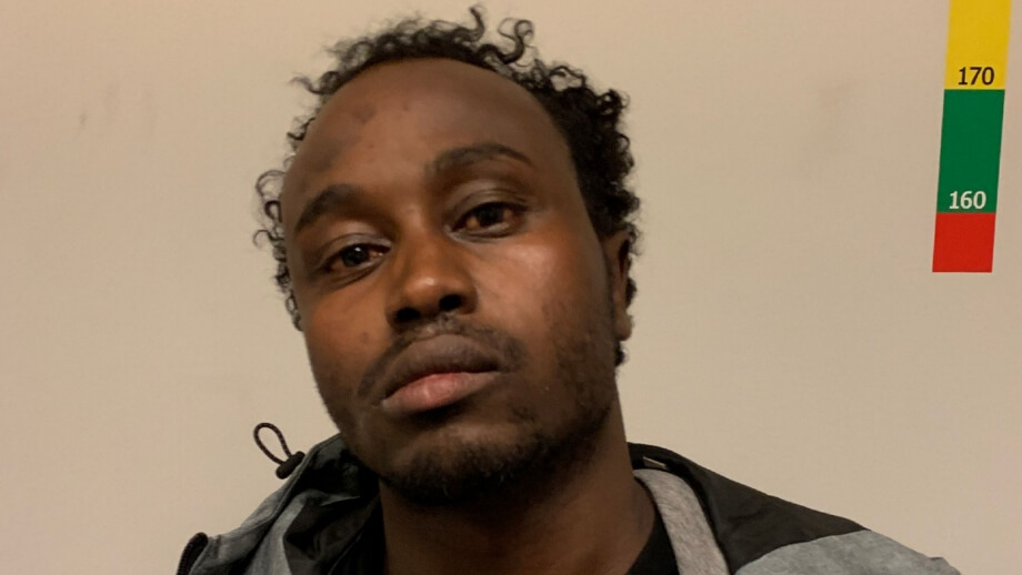 Hasan trängde in i Ediths hem och misshandlade henne – frigavs och våldtog barnvaktande kvinna