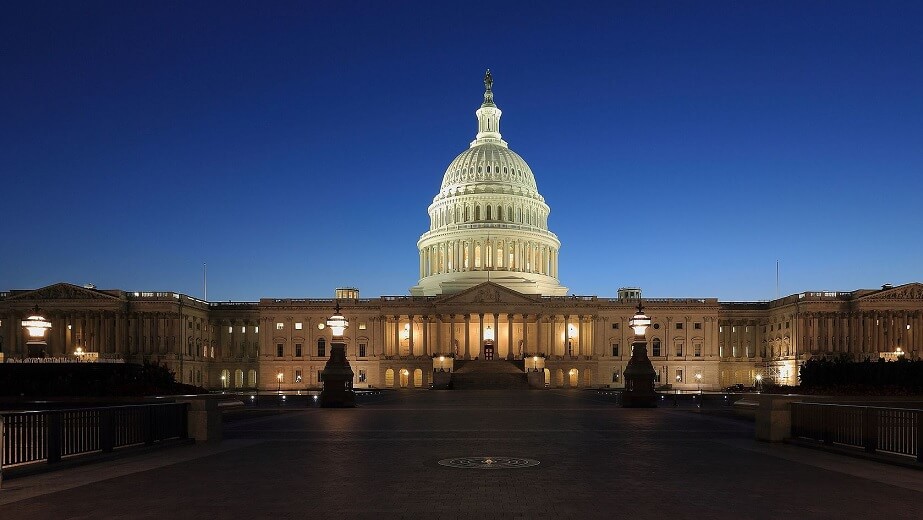 Fyra döda efter stormningen av senaten