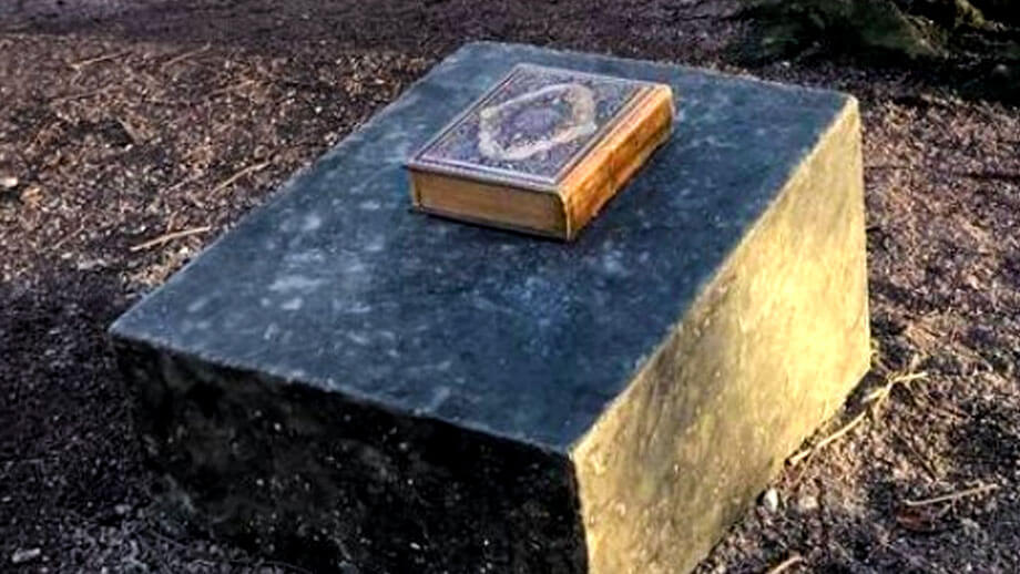 Koran i metall står som skulptur i Malmö