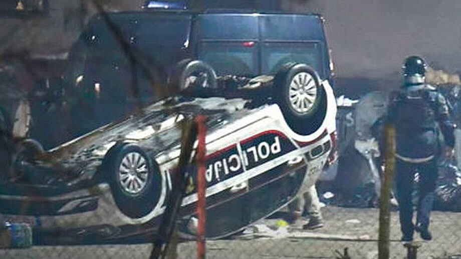 Kaos i migrantläger i Sarajevo – två tusen personer i upplopp