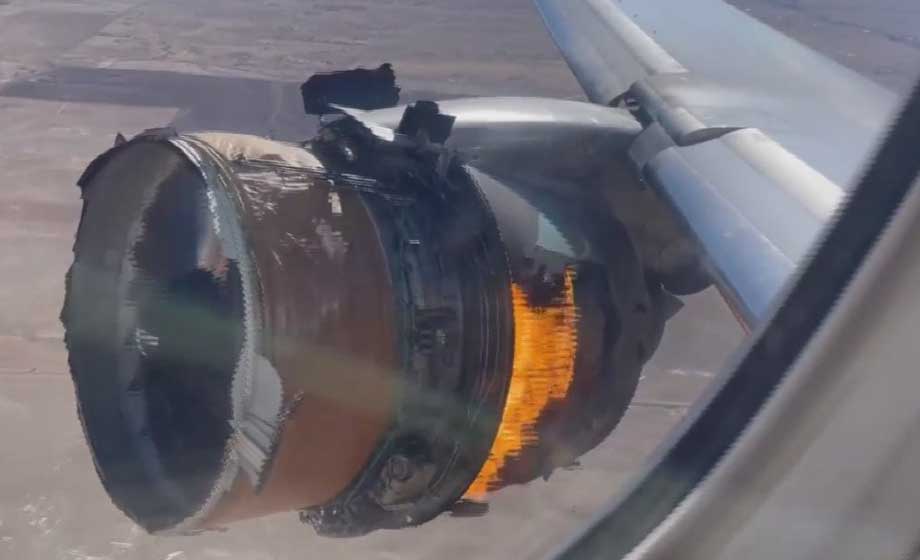 VIDEO: Boeing 777 börjar brinna – piloten lyckas landa