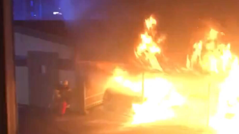 Två skolor brann inatt