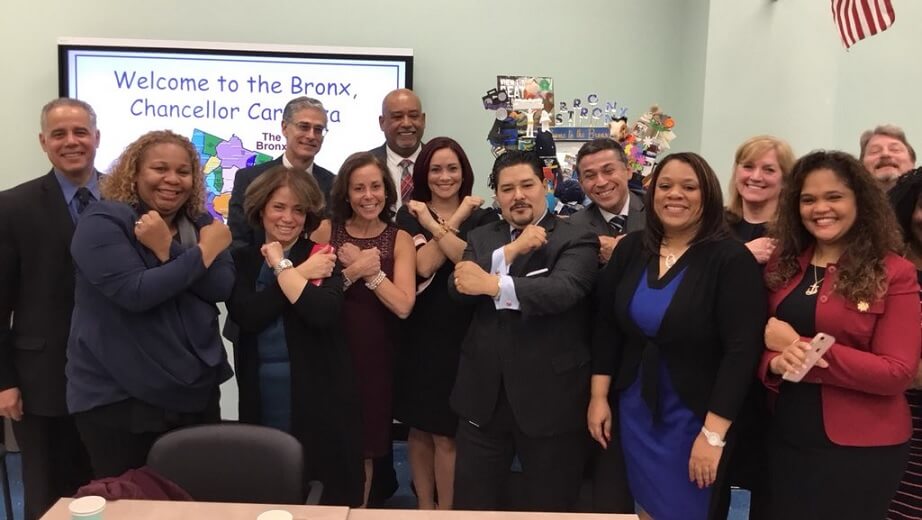 Lärare sparkas efter att ha vägrat göra ’Black Panther’-hälsning