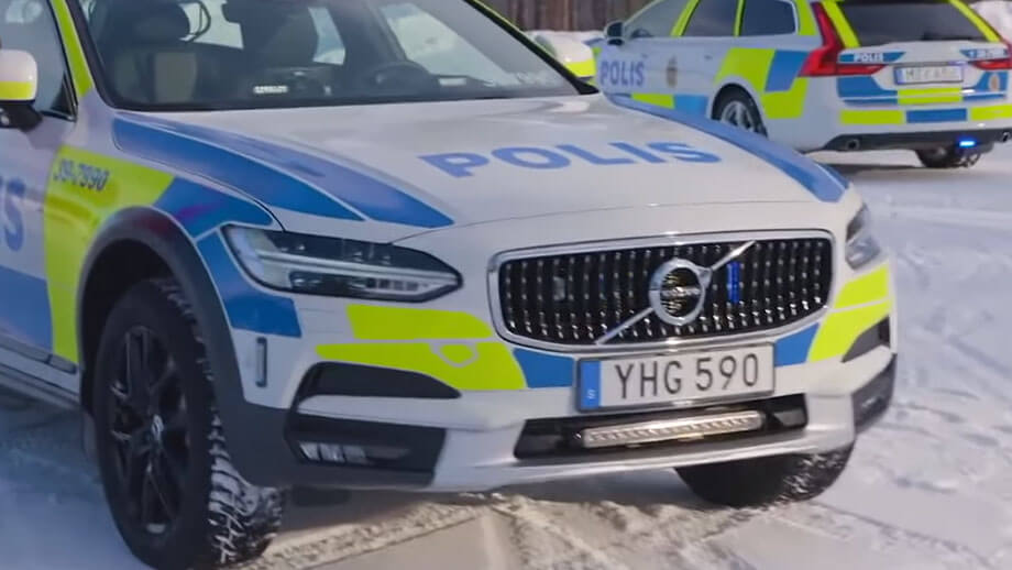 Misstänkt drograttfyllerist skottskadades då han körde på polis