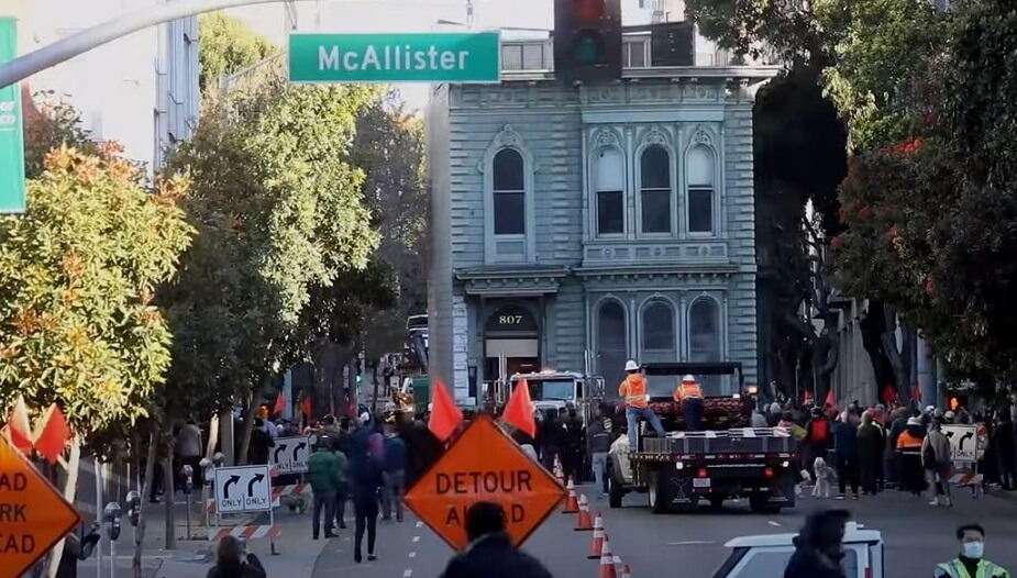 Här flyttas det 139 år gamla viktorianska huset