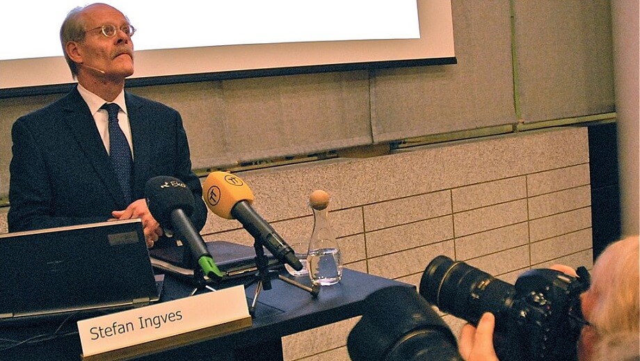 Riksbanken lämnar styrräntan oförändrad – vill piska upp inflationen