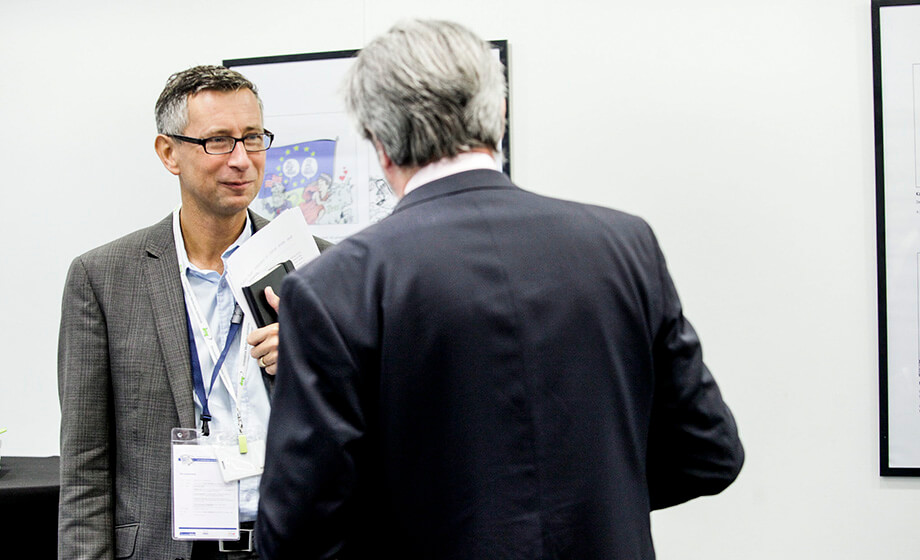 Vaccinsamordnaren har kopplingar till läkemedelsindustrin – säger nej till exportförbud