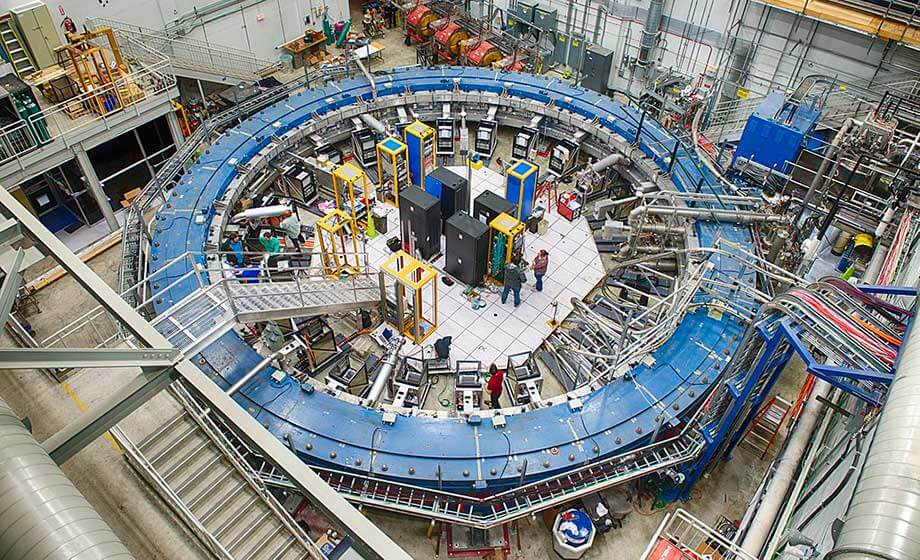 Ny partikelupptäckt ställer fysikens lagar på huvudet