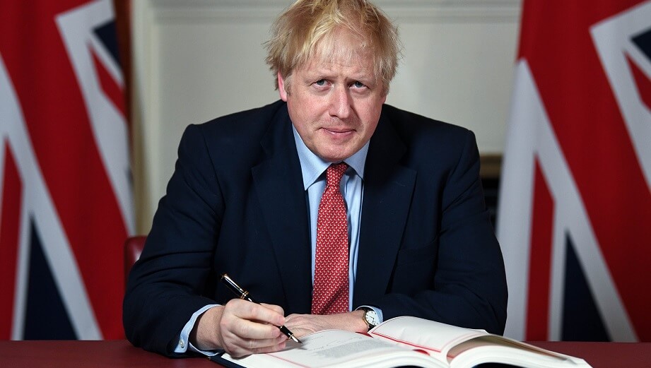 Storbritannien skrotar munskyddstvång och covidpass