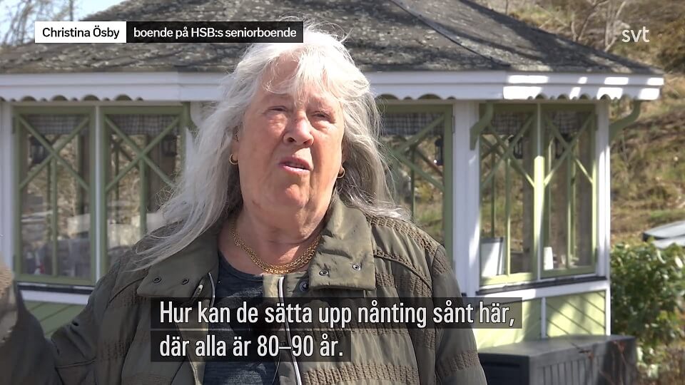 Konstverk i form av kista vid seniorboende upprör