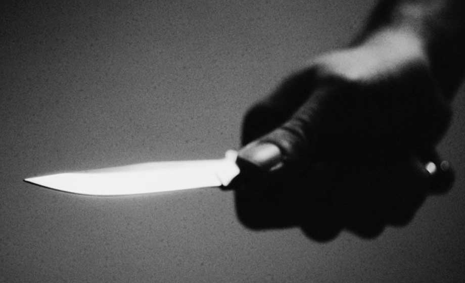 Halshögg sin egen far och gick omkring med huvudet: ”Allahu akbar”