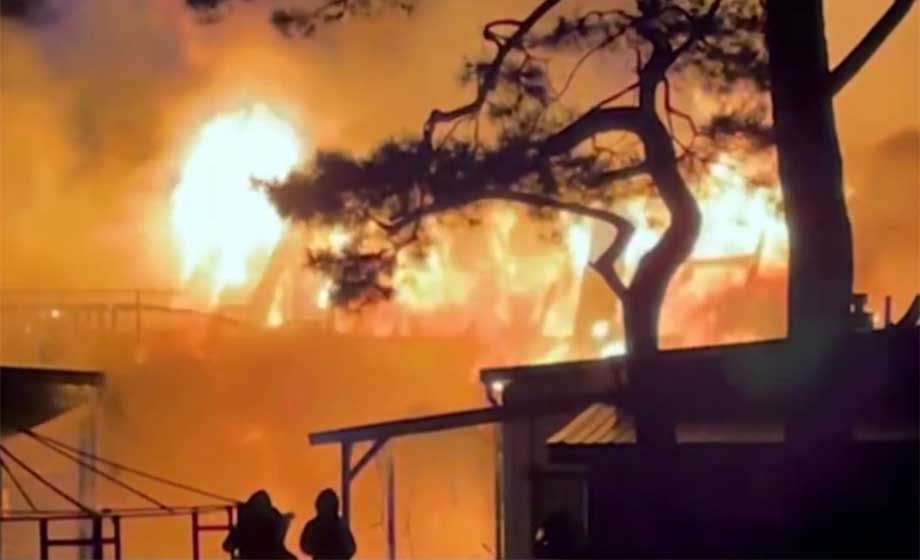 Två döda efter knivbråk och mordbrand i Halmstad