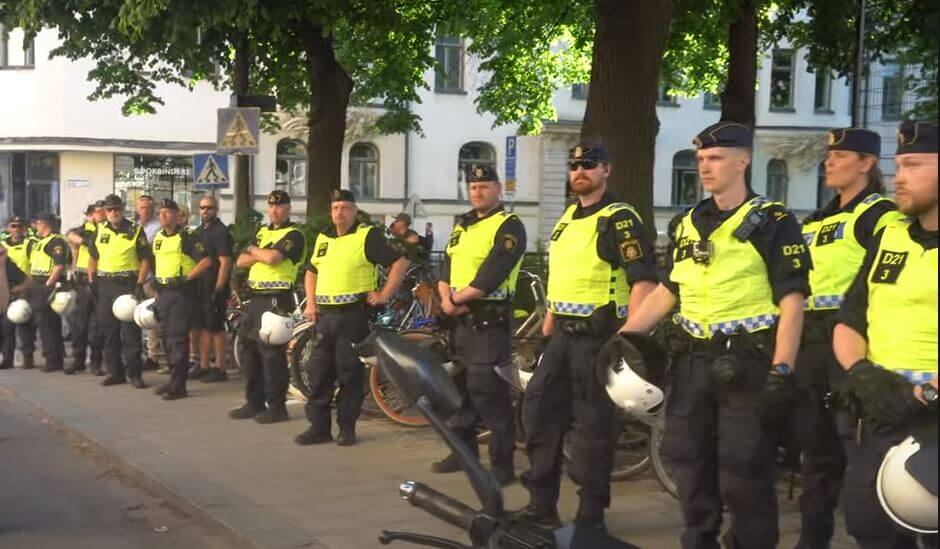 Polisen hotar demonstrationsdeltagarna: ”Kommer bli tvungna att eskalera våld”