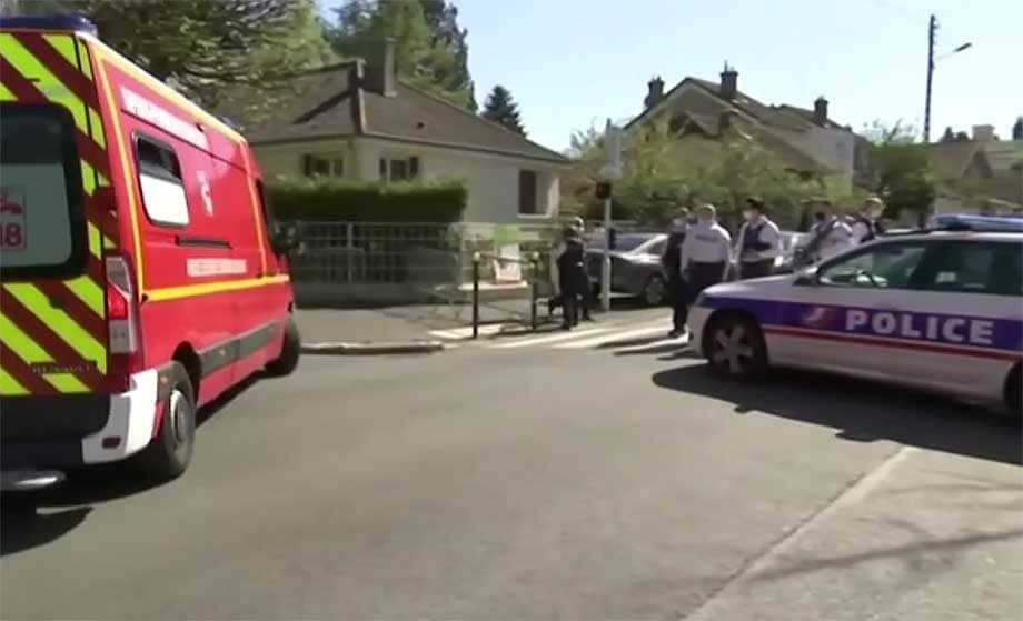 Poliskvinna mördad – fick halsen avskuren under ”Allahu akbar”-rop