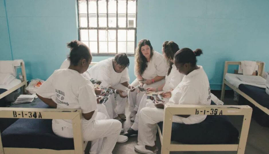 Större jämställdhet i gängvärlden – allt fler kriminella tjejer