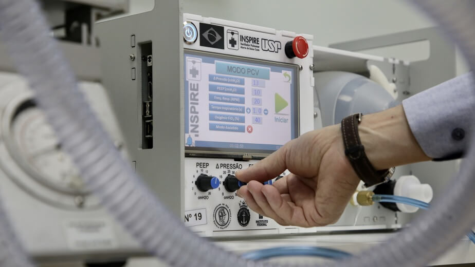 Intensivvårdsplatserna tar slut – då skickar Sverige 120 respiratorer till Indien