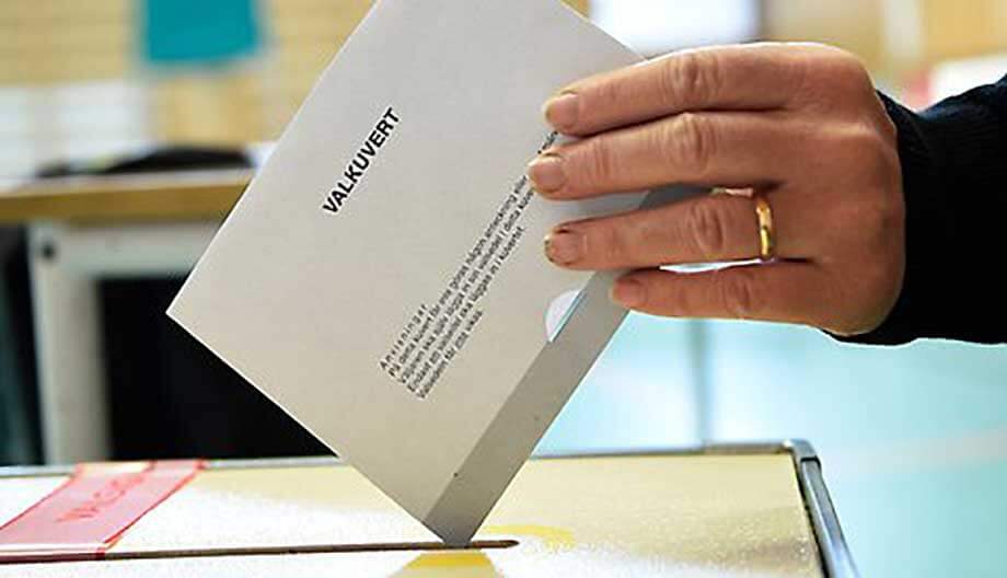 Är det media och makten som utgör de största hoten mot demokratin?