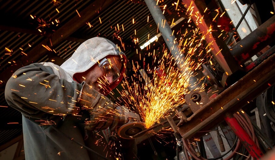 Rånare beväpnade med vinkelslip jagade cyklist