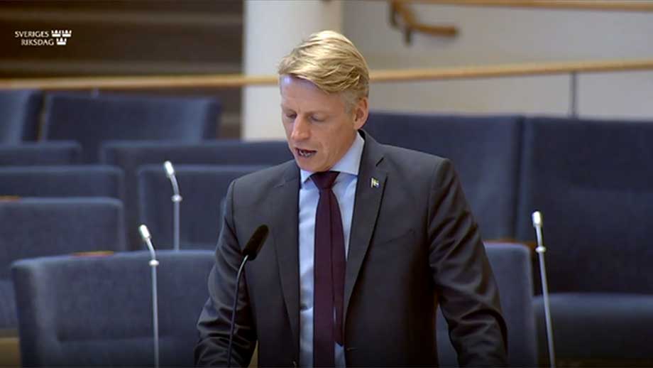 Bolund i skrytattack mot M: Jag träffade själva John Kerry!