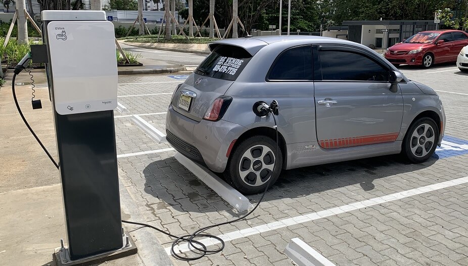 Trögt för elbilsmarknaden när efterfrågan minskar