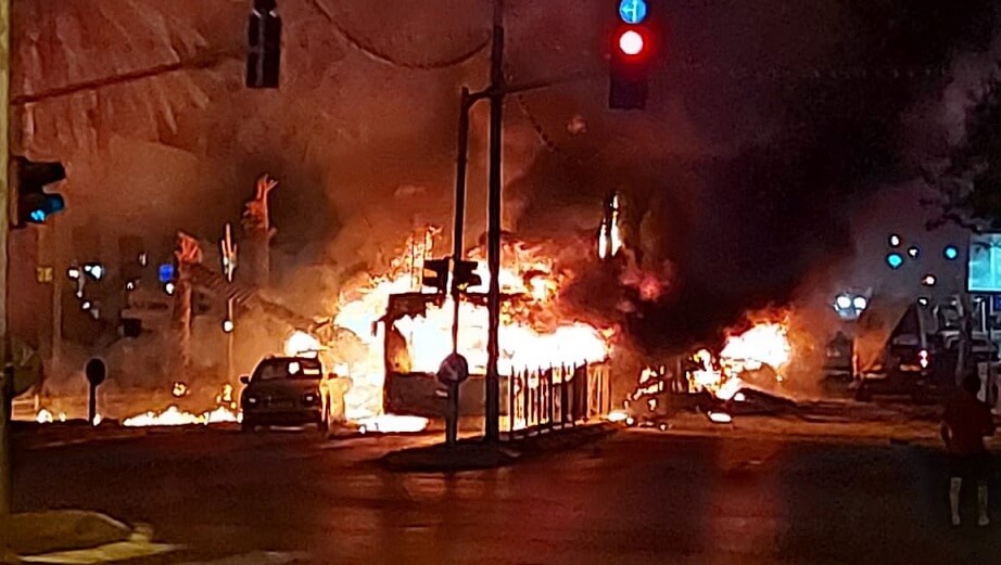 Hundratals raketer mot Israel