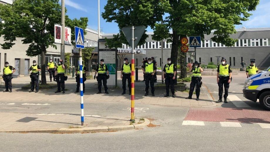 Protest mot statstelevisionen stoppades av polisen