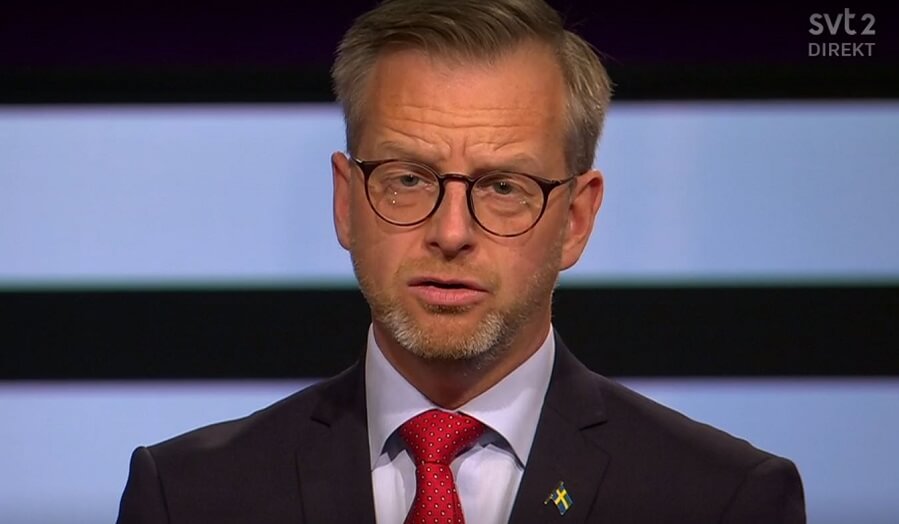 Här idiotförklarar inrikesministern svenska folket i direktsändning